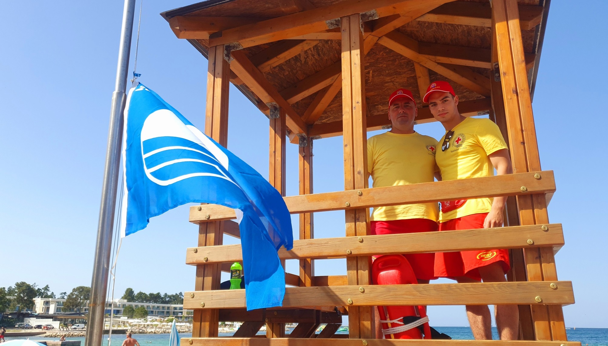 POREČ Na plažama zavijorile Plave zastave